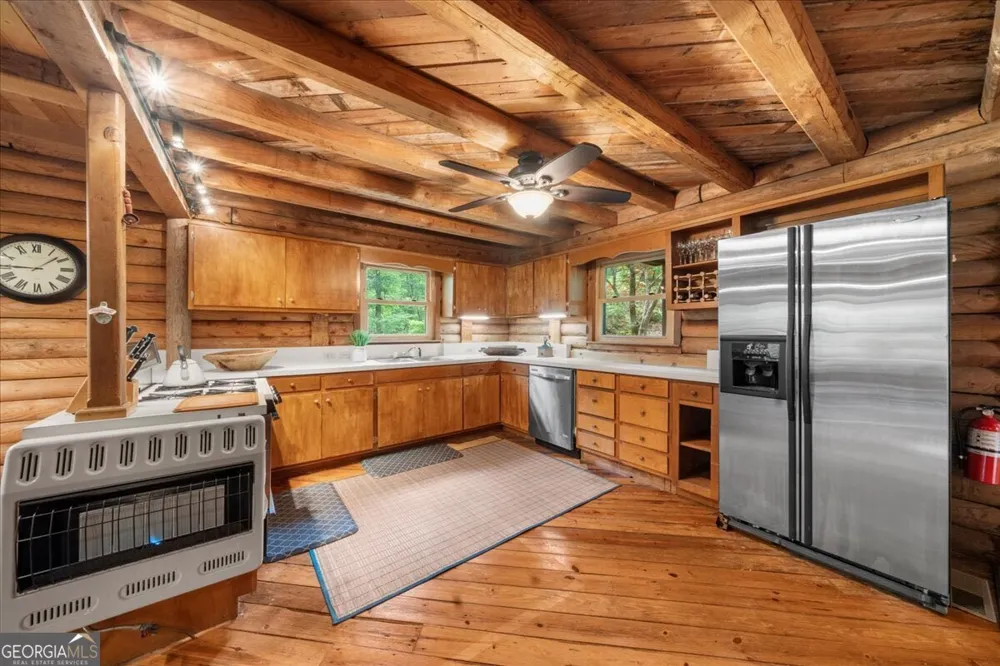 15 Bailey ST Whitesburg, GA 30185