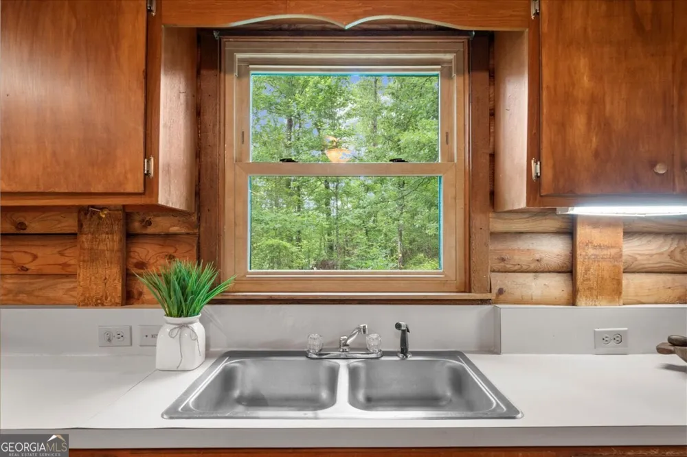 15 Bailey ST Whitesburg, GA 30185