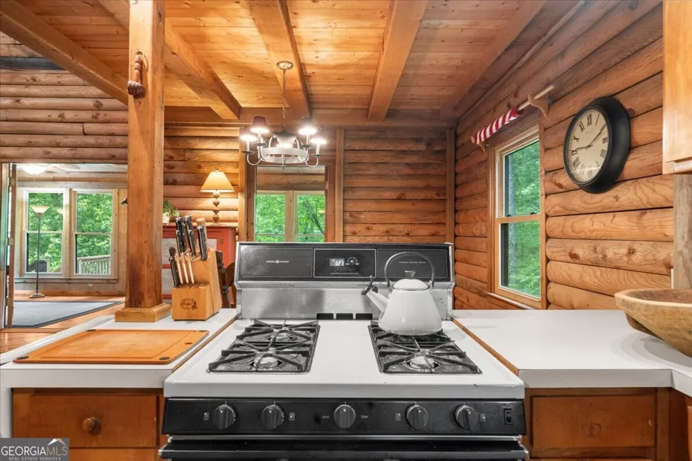 15 Bailey ST Whitesburg, GA 30185