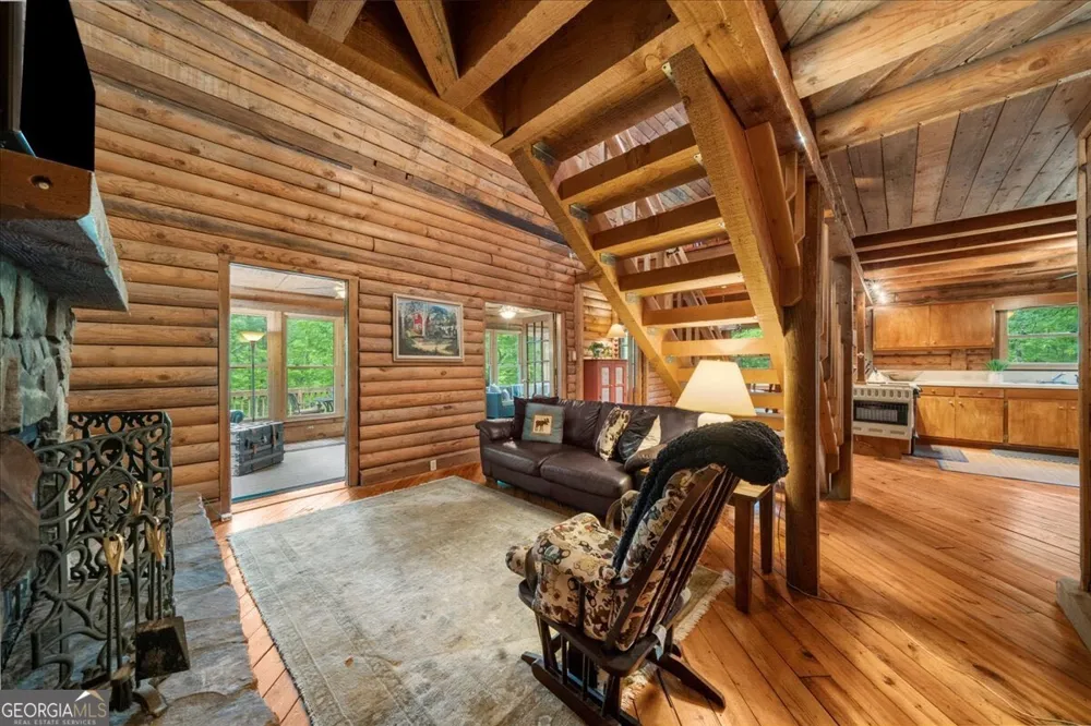 15 Bailey ST Whitesburg, GA 30185