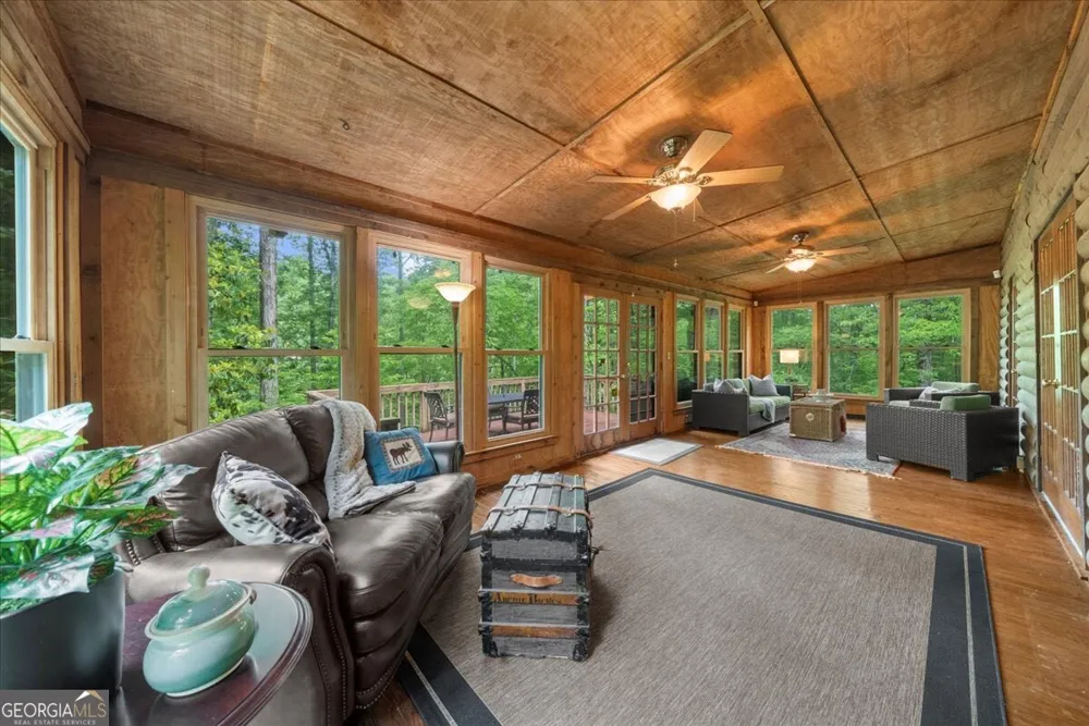 15 Bailey ST Whitesburg, GA 30185