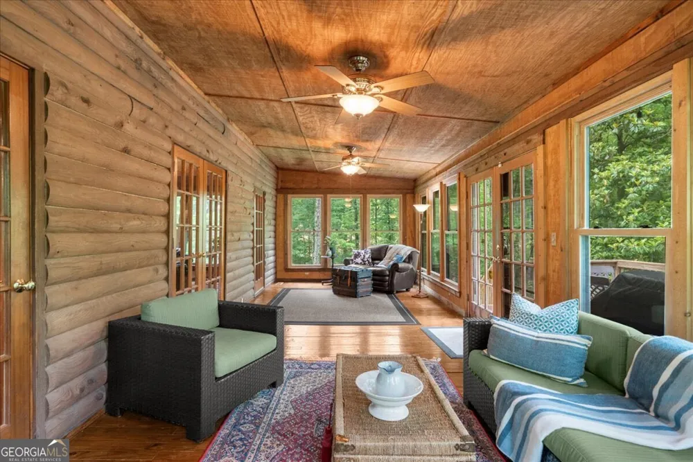 15 Bailey ST Whitesburg, GA 30185
