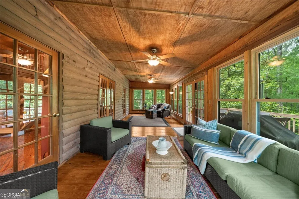 15 Bailey ST Whitesburg, GA 30185