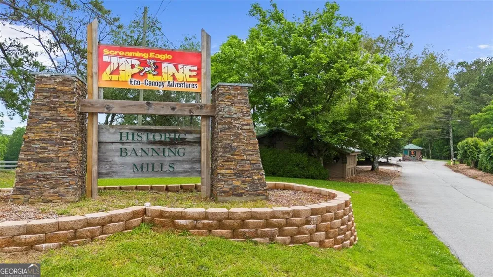 15 Bailey ST Whitesburg, GA 30185