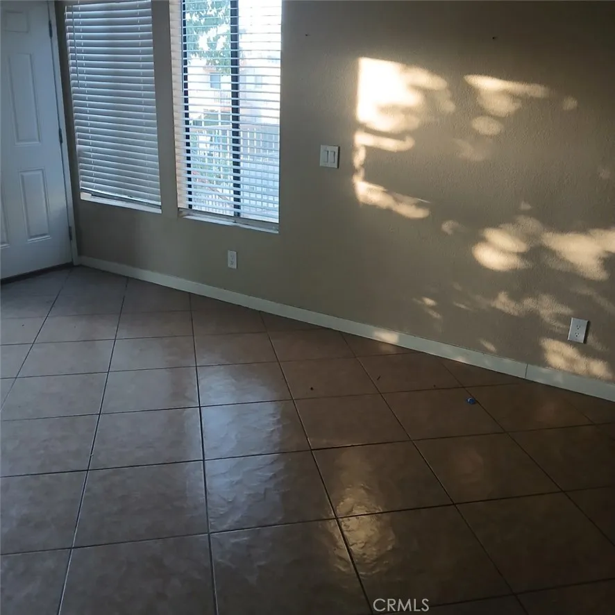2433 West Acacia Avenue Hemet, CA 92545
