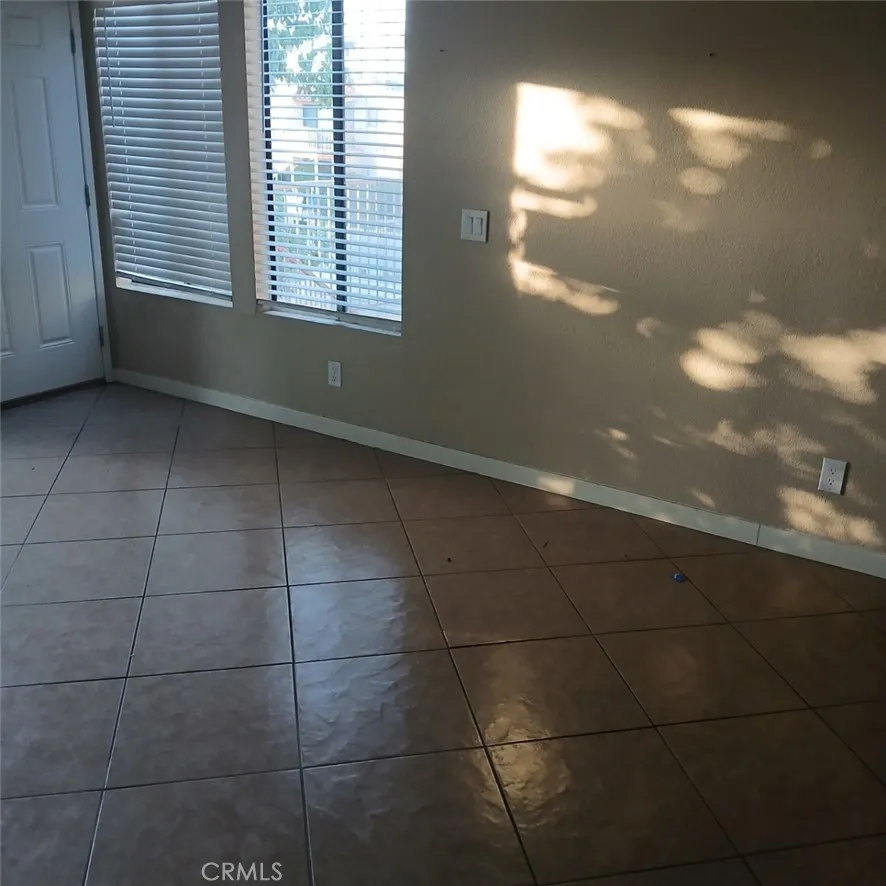 2433 West Acacia Avenue Hemet, CA 92545