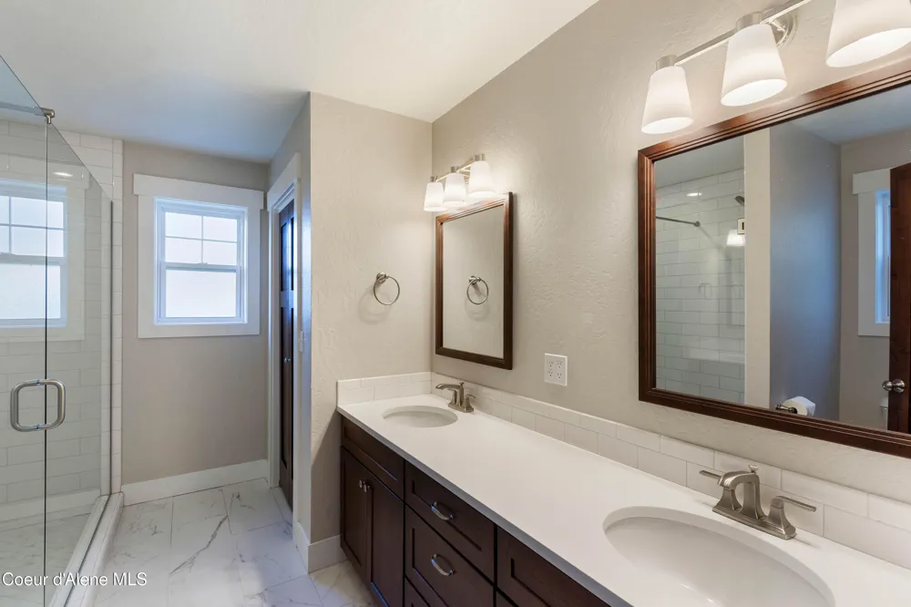 2403 Shady Oak Sandpoint, ID 83864