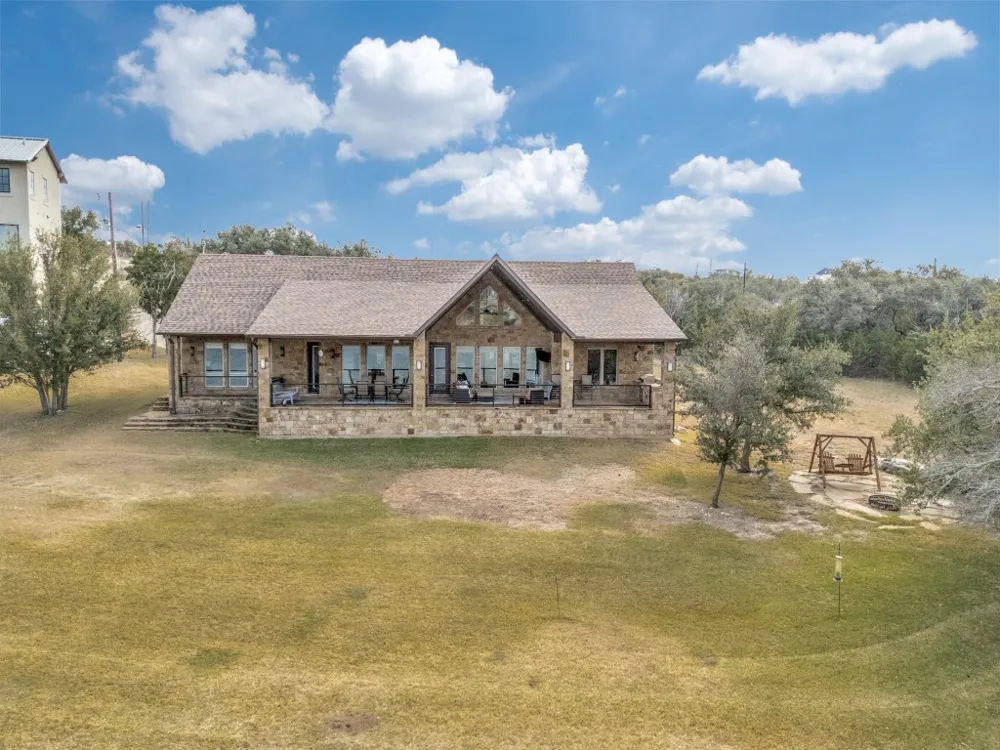7033 W Hells Gate Drive Strawn, TX 76475