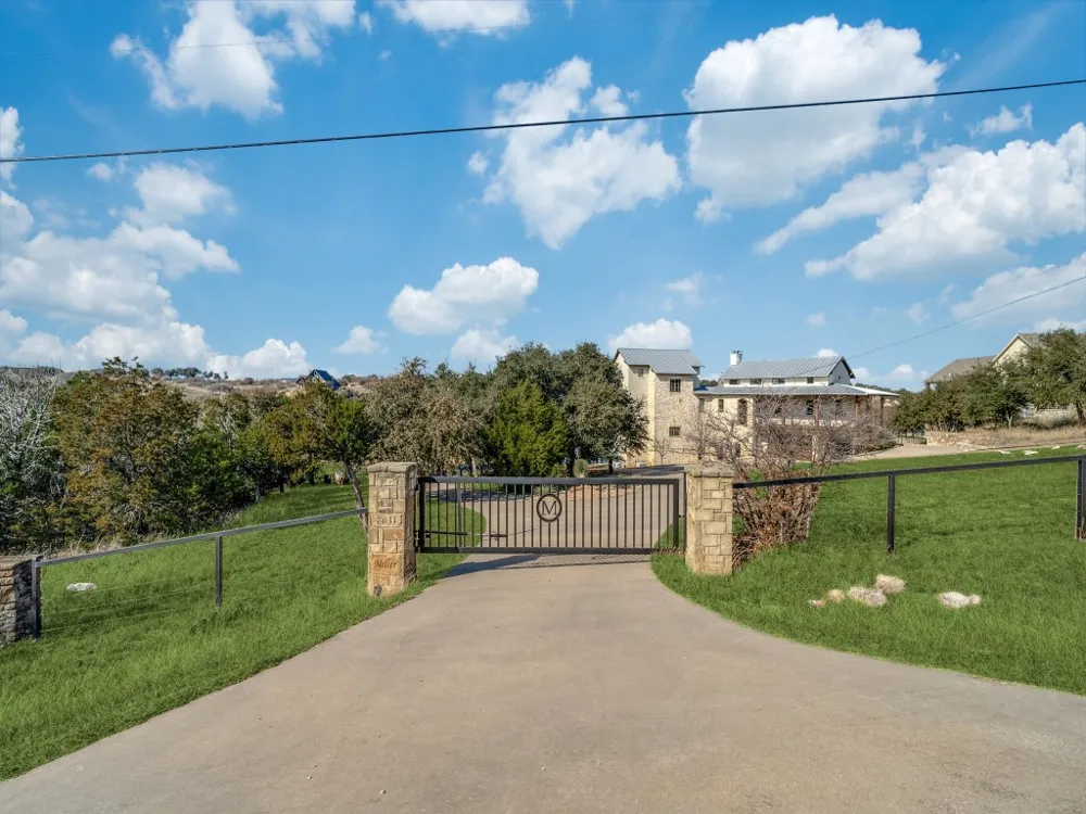 7033 W Hells Gate Drive Strawn, TX 76475