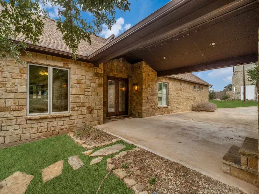 7033 W Hells Gate Drive Strawn, TX 76475