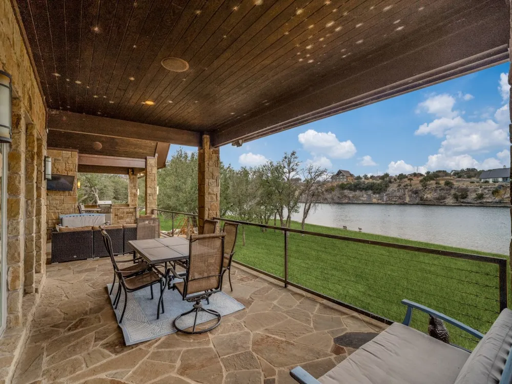 7033 W Hells Gate Drive Strawn, TX 76475
