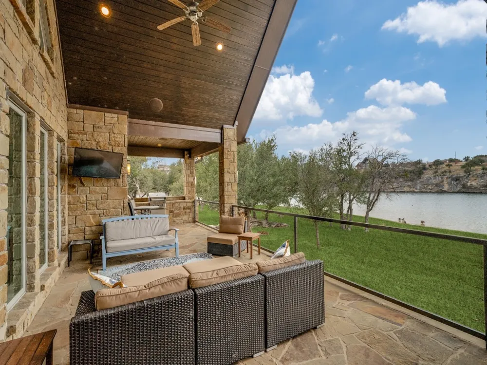 7033 W Hells Gate Drive Strawn, TX 76475
