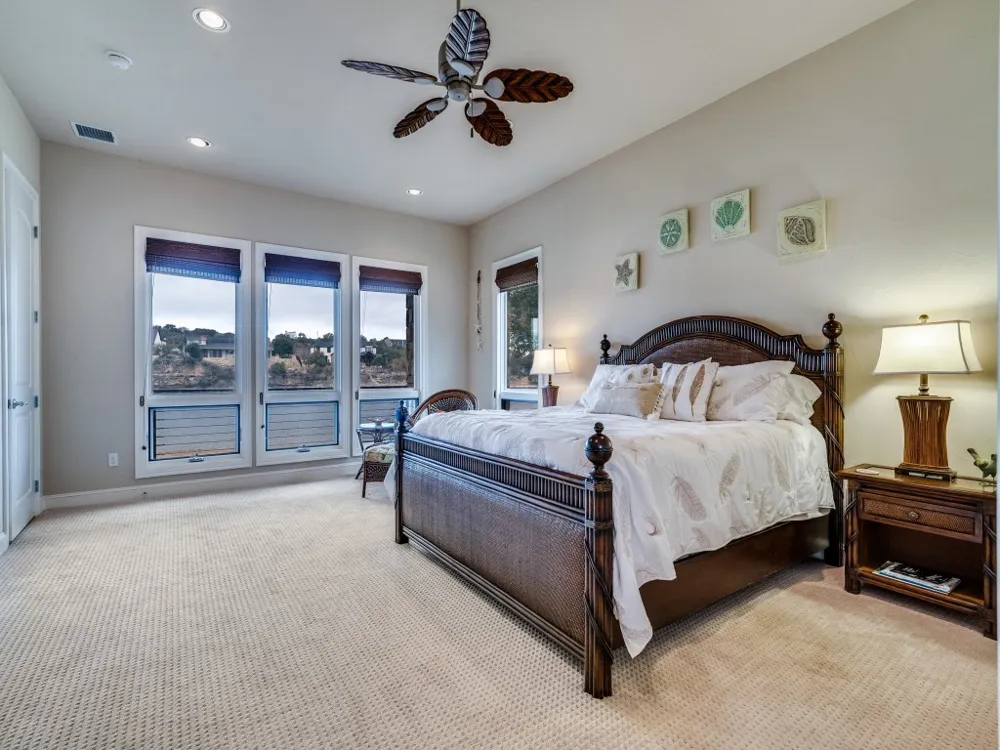 7033 W Hells Gate Drive Strawn, TX 76475