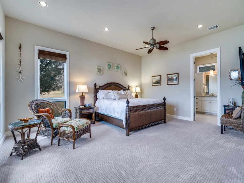 7033 W Hells Gate Drive Strawn, TX 76475