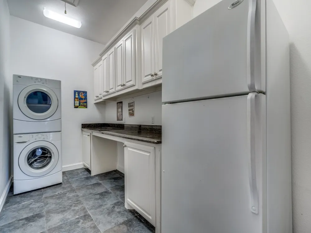 7033 W Hells Gate Drive Strawn, TX 76475