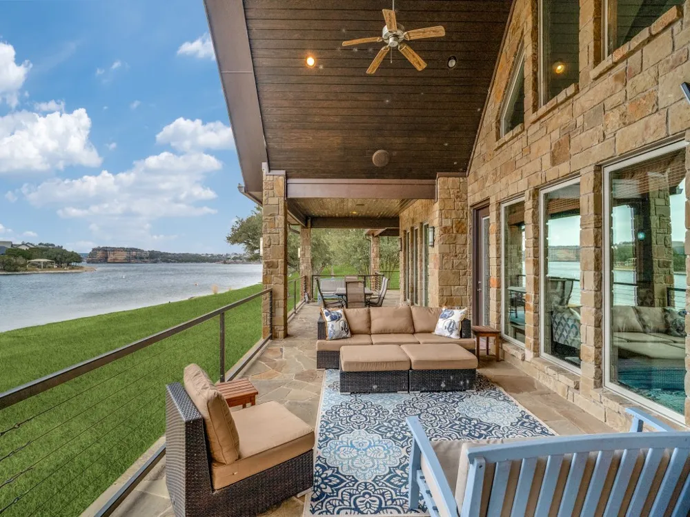7033 W Hells Gate Drive Strawn, TX 76475