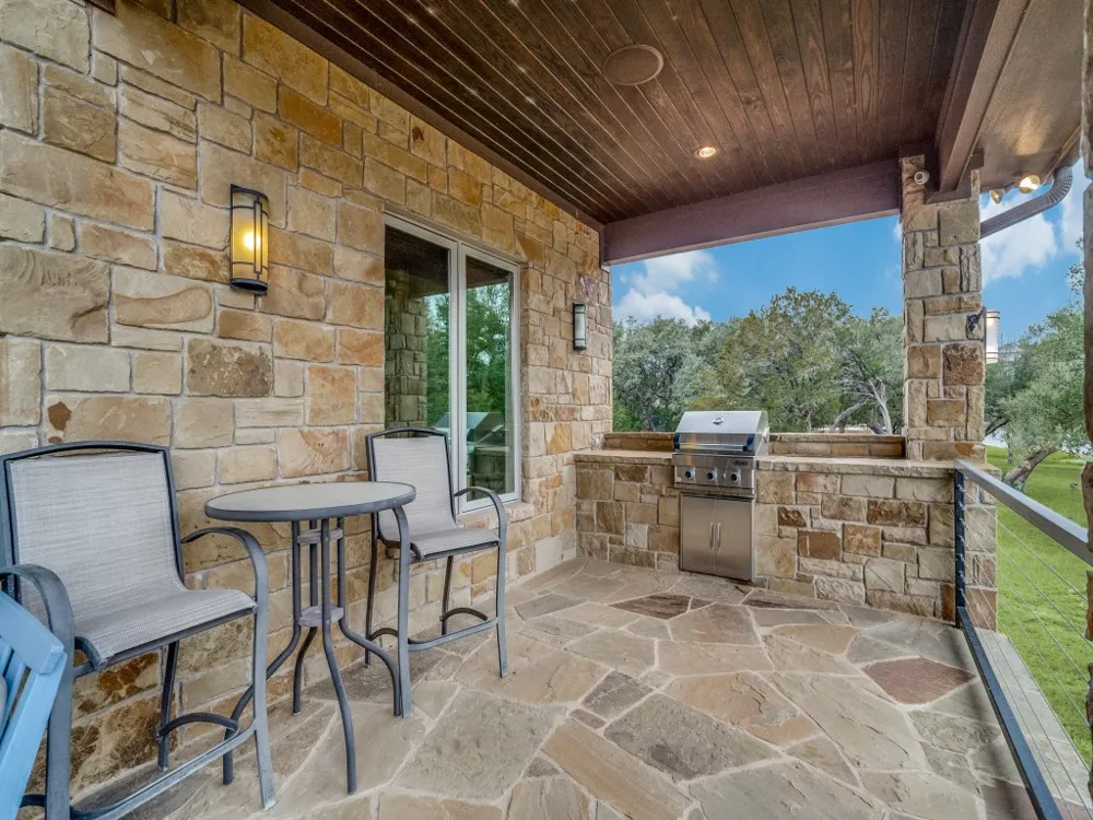 7033 W Hells Gate Drive Strawn, TX 76475