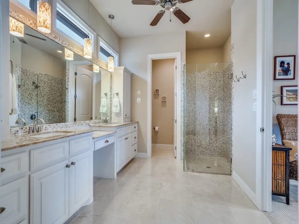 7033 W Hells Gate Drive Strawn, TX 76475