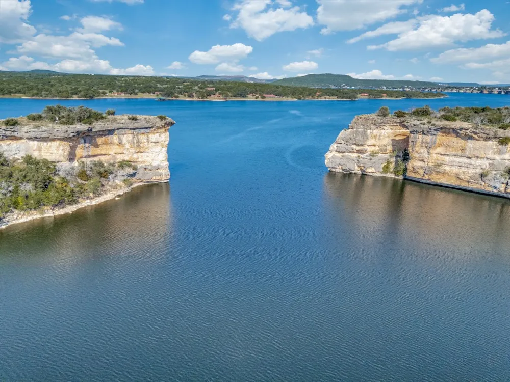 7033 W Hells Gate Drive Strawn, TX 76475