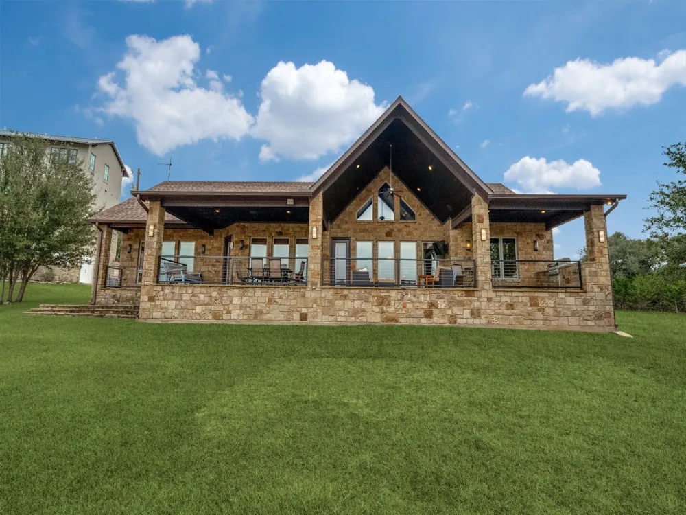 7033 W Hells Gate Drive Strawn, TX 76475