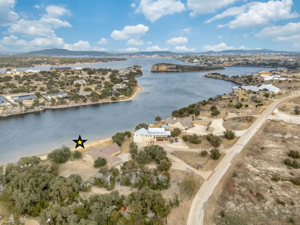 7033 W Hells Gate Drive Strawn, TX 76475