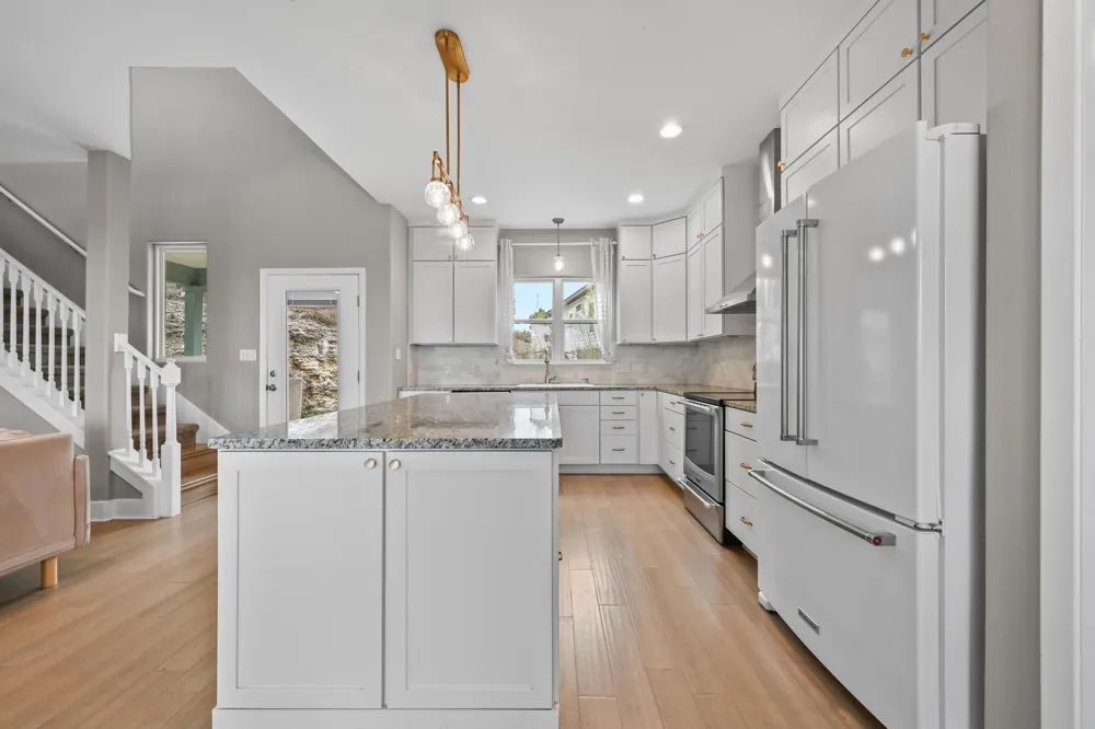 17305 Lake Wood Circle Dripping Springs, TX 78620