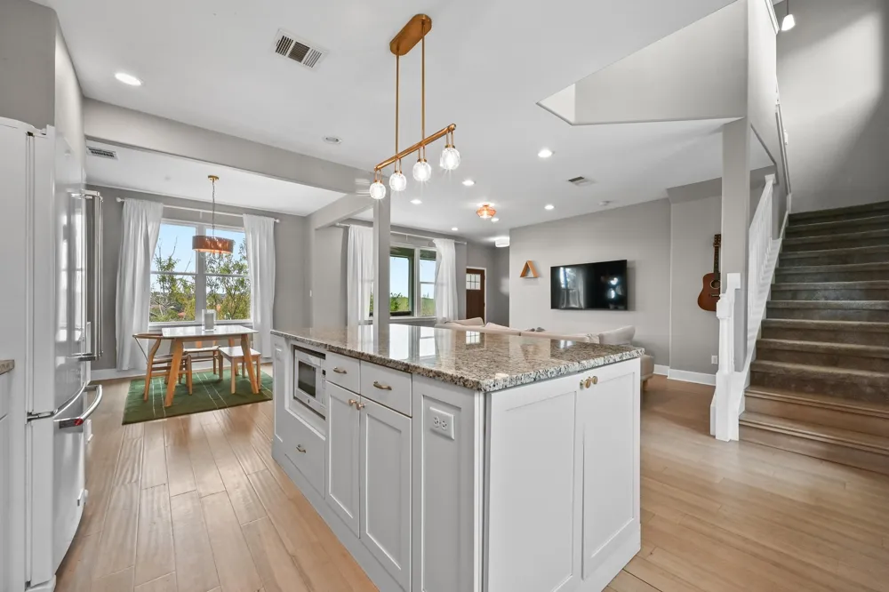 17305 Lake Wood Circle Dripping Springs, TX 78620