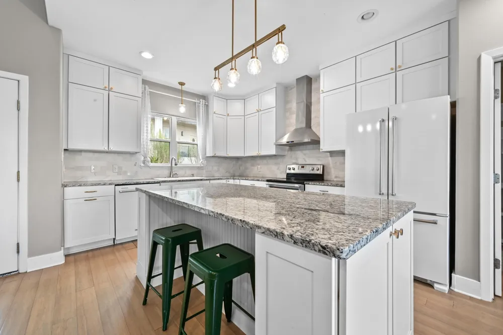 17305 Lake Wood Circle Dripping Springs, TX 78620