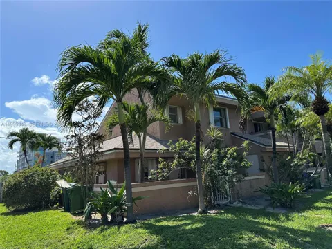 708 SE 3rd Ave Ext #201