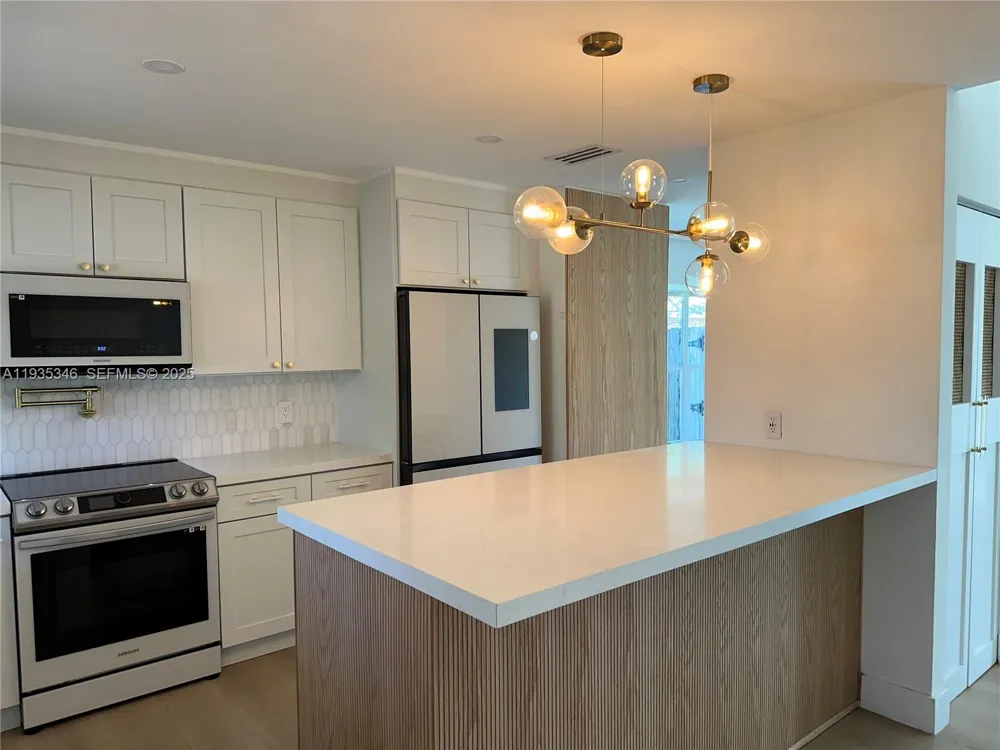 708 SE 3rd Ave Ext #201 Hallandale Beach, FL 33009