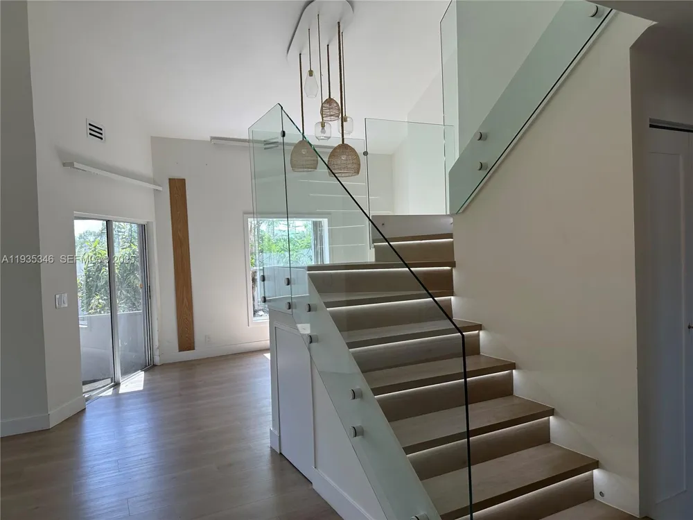 708 SE 3rd Ave Ext #201 Hallandale Beach, FL 33009