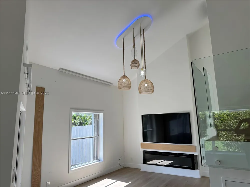 708 SE 3rd Ave Ext #201 Hallandale Beach, FL 33009