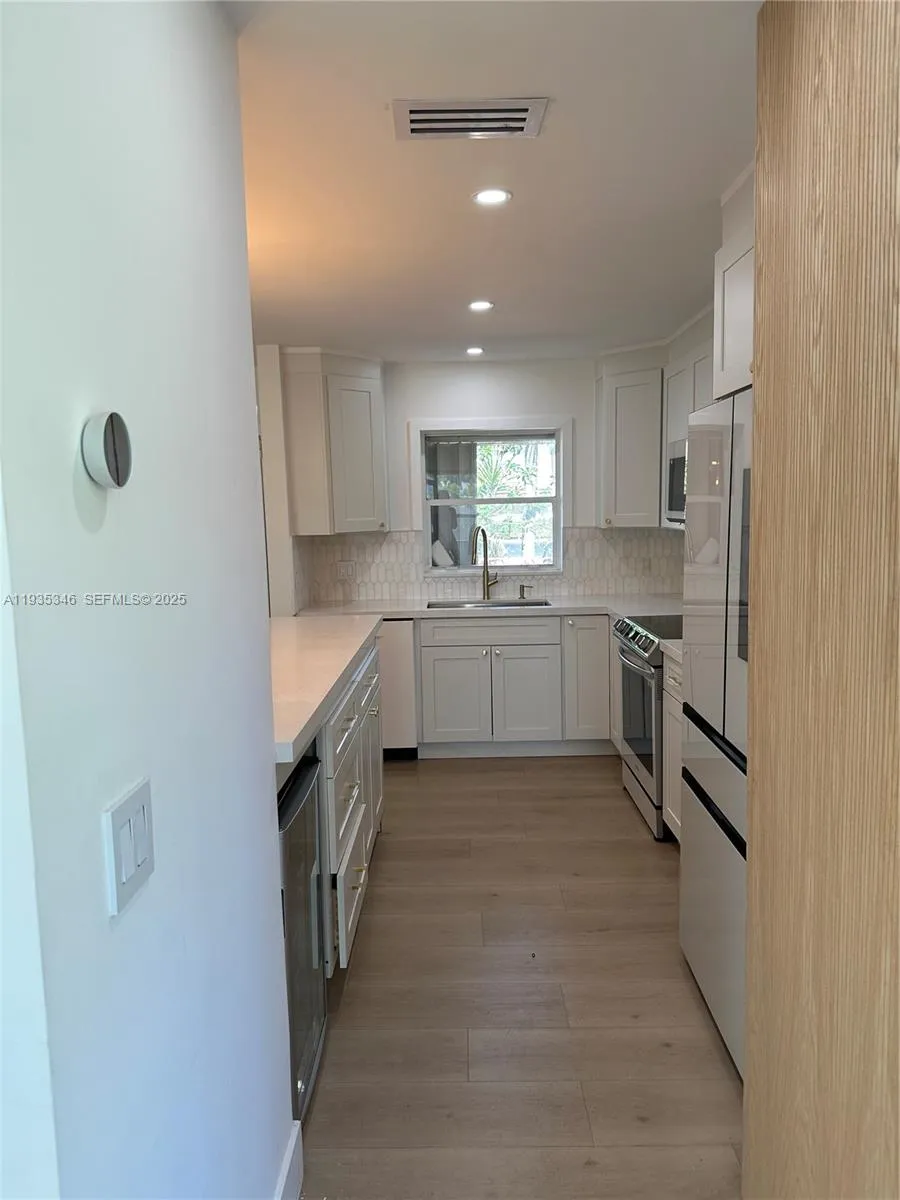 708 SE 3rd Ave Ext #201 Hallandale Beach, FL 33009