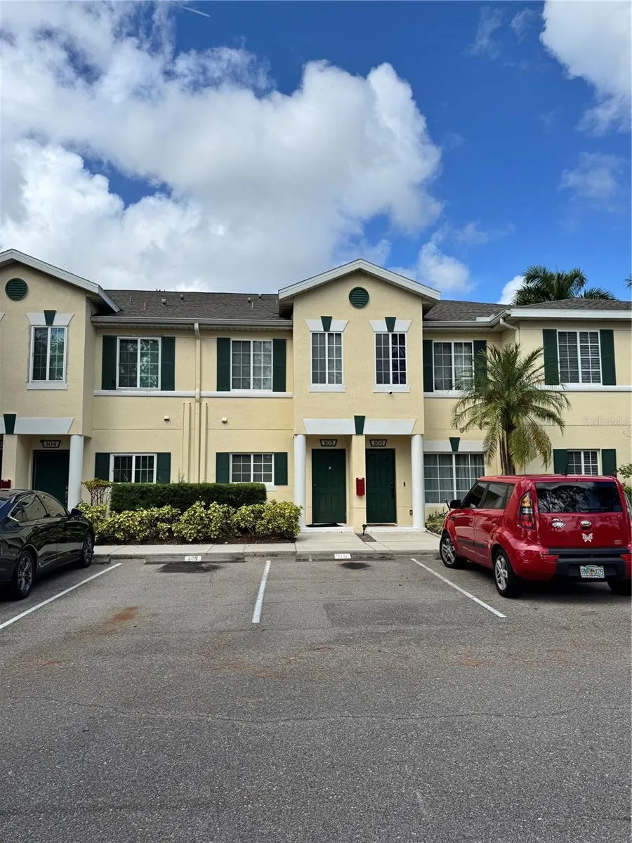 335 CAPE HARBOUR LOOP #105 Bradenton, FL 34212