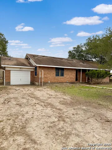 6462 Fm 1144 Karnes City, TX 78118