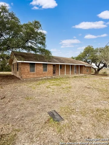 6462 Fm 1144 Karnes City, TX 78118