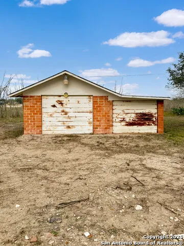 6462 Fm 1144 Karnes City, TX 78118