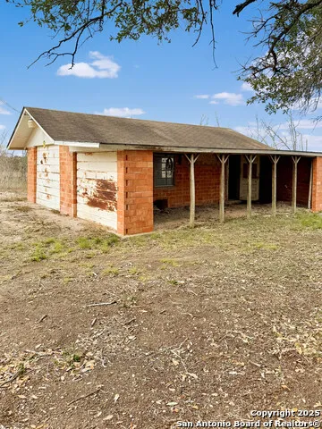 6462 Fm 1144 Karnes City, TX 78118