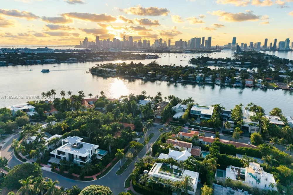 40 W Rivo Alto Dr Miami Beach, FL 33139