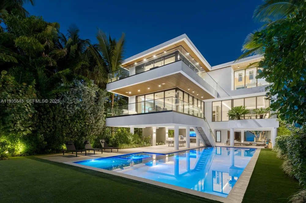 40 W Rivo Alto Dr Miami Beach, FL 33139