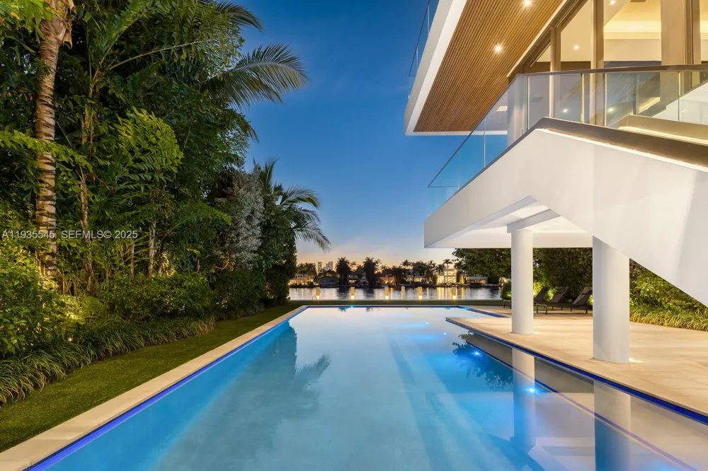 40 W Rivo Alto Dr Miami Beach, FL 33139