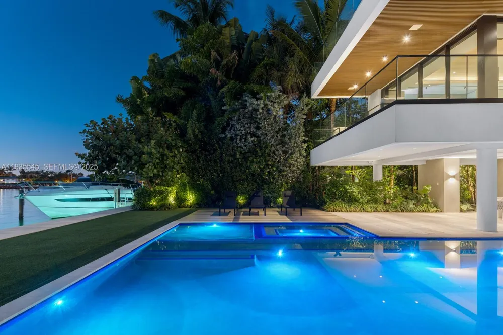 40 W Rivo Alto Dr Miami Beach, FL 33139