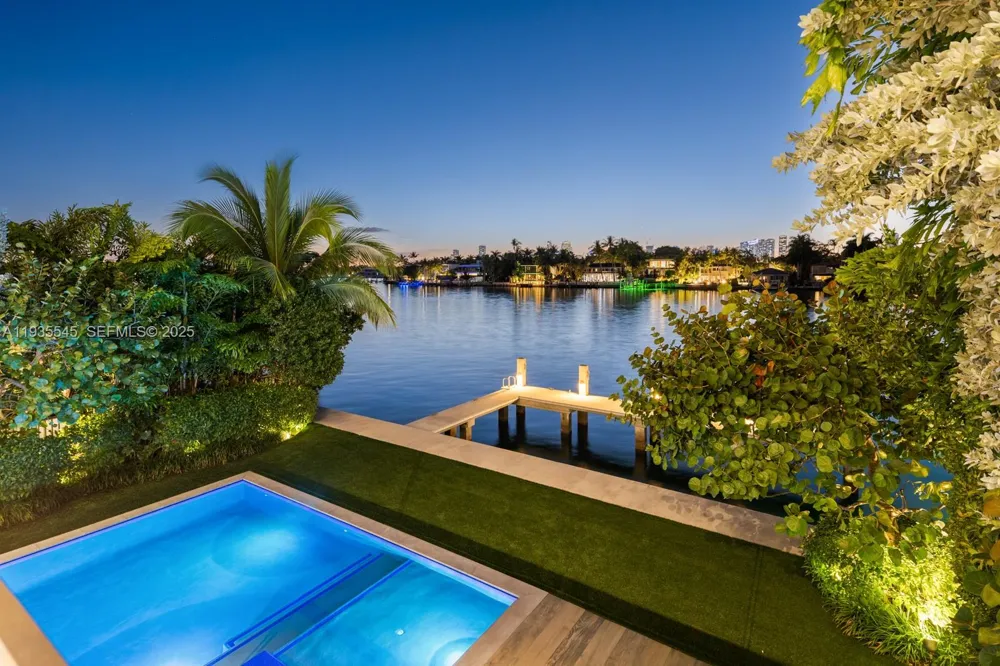 40 W Rivo Alto Dr Miami Beach, FL 33139