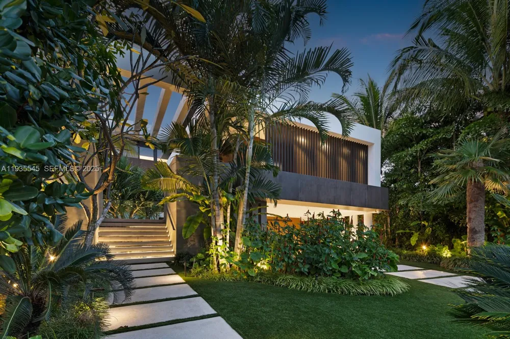 40 W Rivo Alto Dr Miami Beach, FL 33139