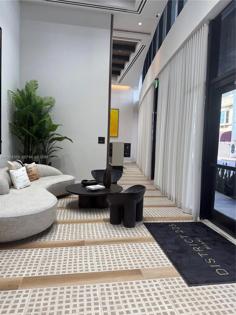 225 Miami ave #501 Miami, FL 33128