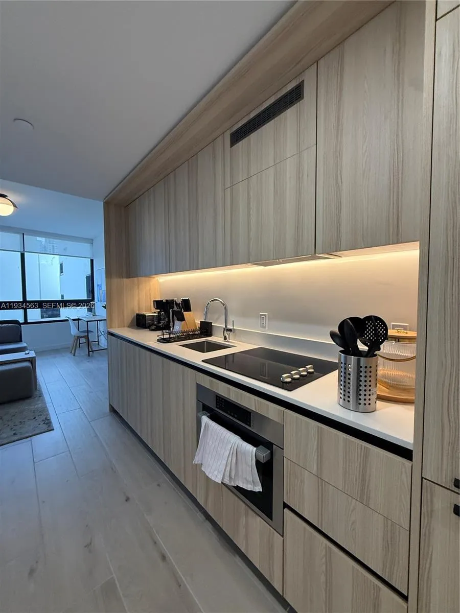 225 Miami ave #501 Miami, FL 33128