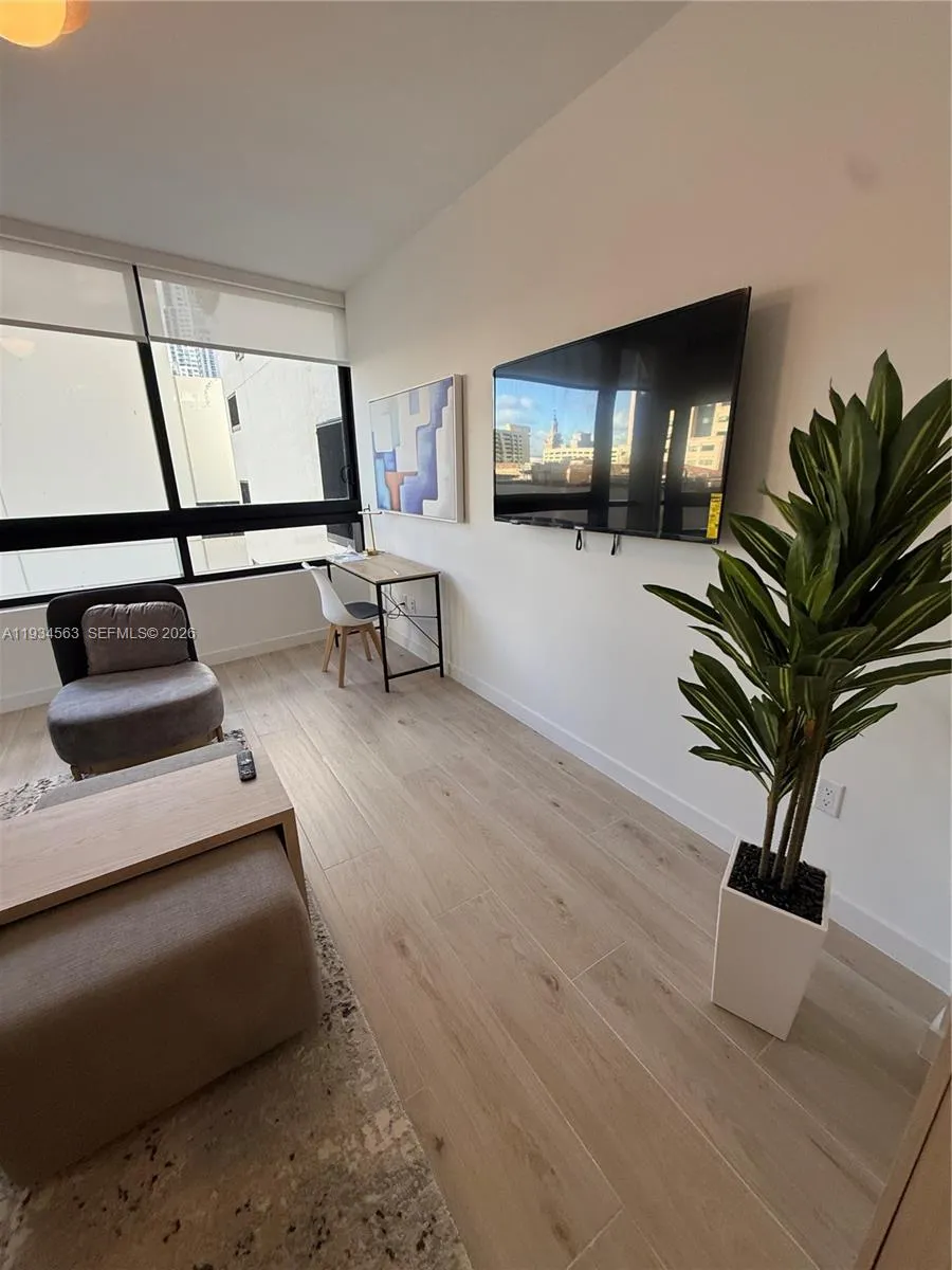 225 Miami ave #501 Miami, FL 33128