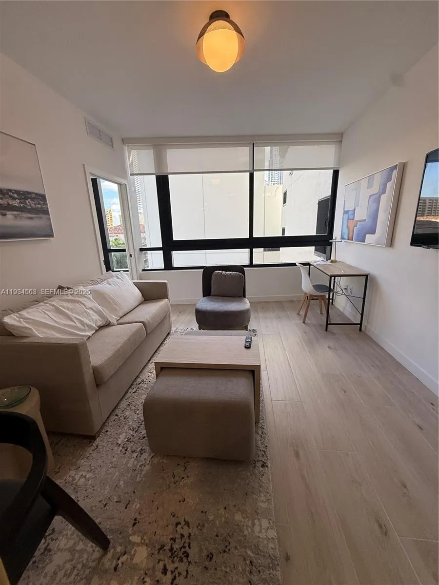 225 Miami ave #501 Miami, FL 33128