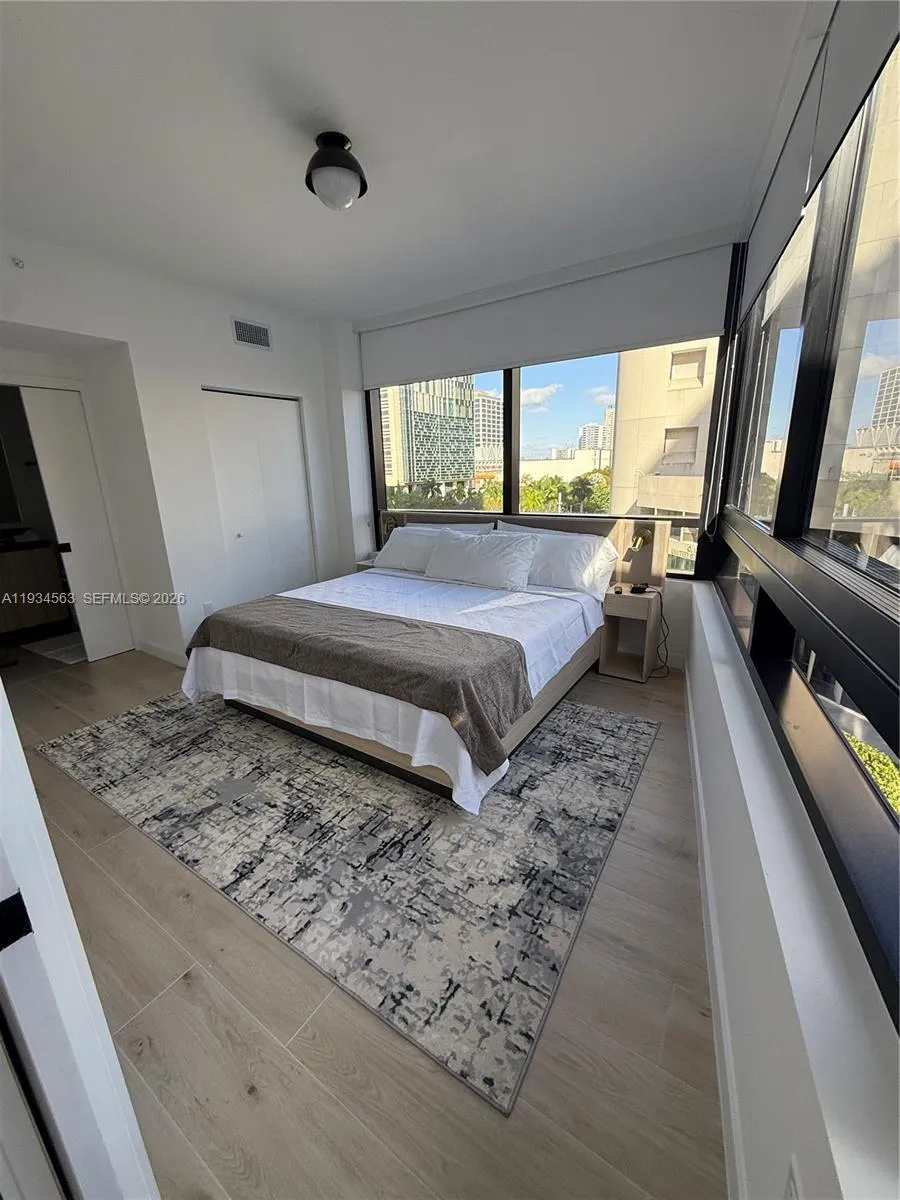 225 Miami ave #501 Miami, FL 33128
