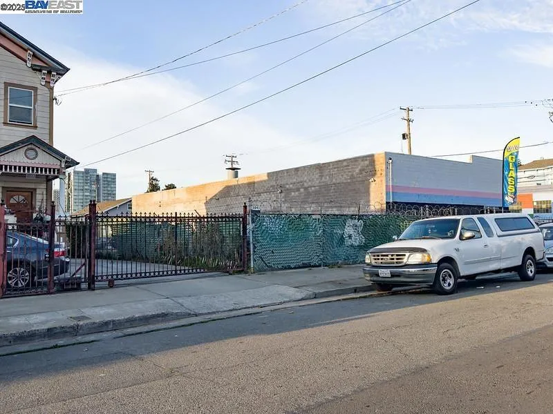 1041 7Th Ave Oakland, CA 94607